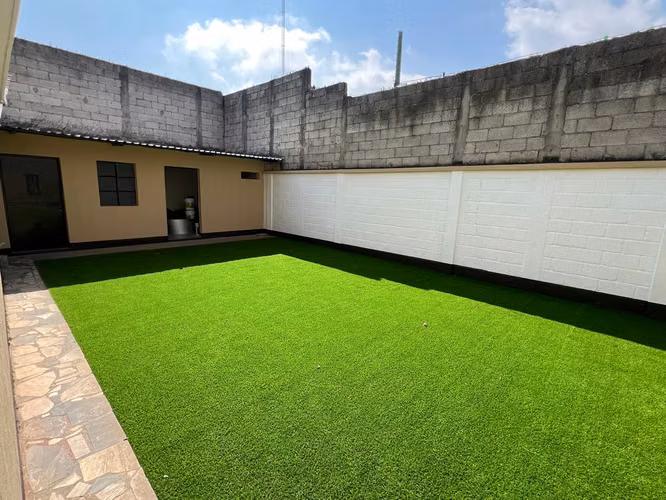 Z.7 Col. Toledo RENTO casa 4 Dorm. 2 baños y medio, sala familiar, Dorm. De servicio, 2 estacionamientos Q8,000 - Imagen 14