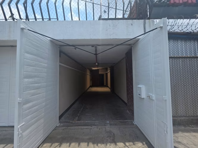 Z.7 Col. Toledo RENTO casa 4 Dorm. 2 baños y medio, sala familiar, Dorm. De servicio, 2 estacionamientos Q8,000 - Imagen 12