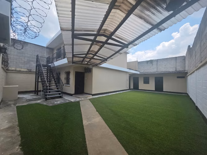 Z.7 Col. Toledo RENTO casa 4 Dorm. 2 baños y medio, sala familiar, Dorm. De servicio, 2 estacionamientos Q8,000 - Imagen 10