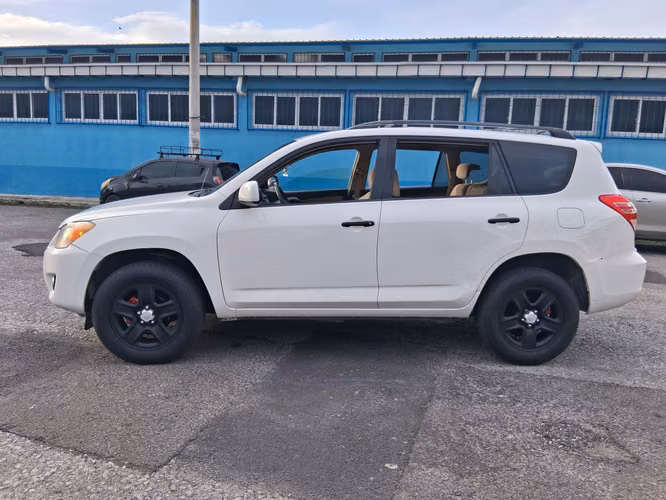 TOYOTA RAV4 DE LAS MERAS BUENAS CON MOTOR PEQUEÑO 2.5 4 CILINDROSRECIEN IMPORTADA
