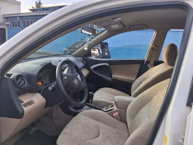 TOYOTA RAV4 DE LAS MERAS BUENAS CON MOTOR PEQUEÑO 2.5 4 CILINDROSRECIEN IMPORTADA