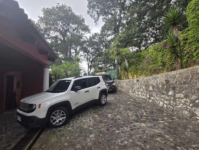 Z.6 Mixco entrada Club Campestre La Montaña VENDO casa diseño colonial 3,116v² terreno 353m² construcción Q3,500,000  - Imagen 3