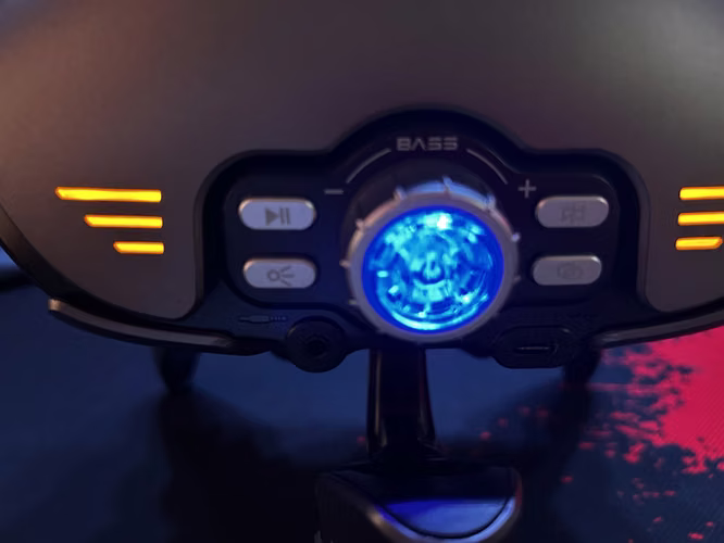  Bocina Bluetooth Estilo Robot Alien  - Imagen 6