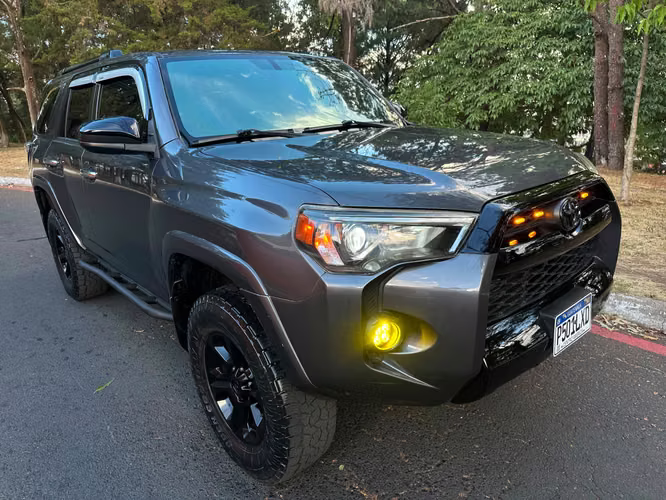 TOYOTA 4RUNNER 4X4 2016 de 3 FILAS - recién ingreso, lista para traspaso.