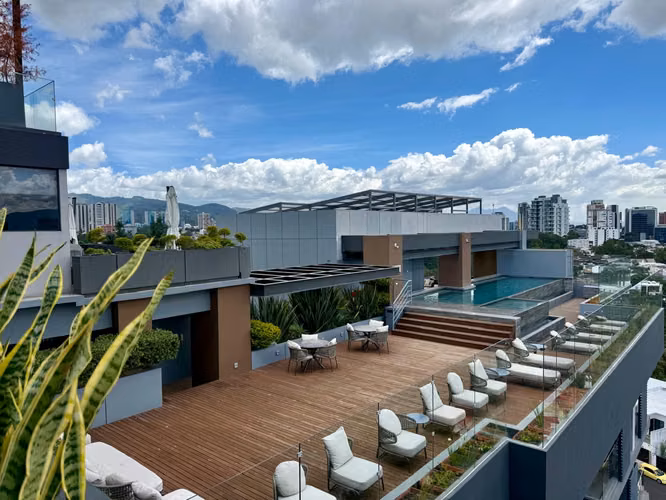 APARTAMENTO AMUEBLADO EN RENTA EN ZONA 15, TRIVÁ - Imagen 1