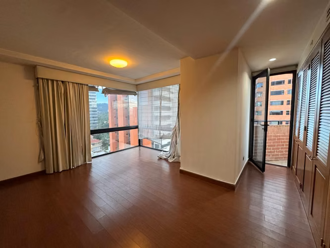 APARTAMENTO EN RENTA EN TORRE CONDESA ZONA 14 CON A/C Y BODEGA - Imagen 15