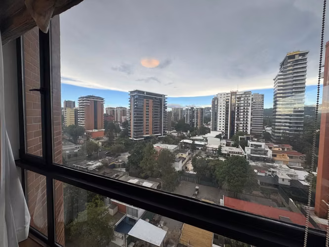 APARTAMENTO EN RENTA EN TORRE CONDESA ZONA 14 CON A/C Y BODEGA - Imagen 16