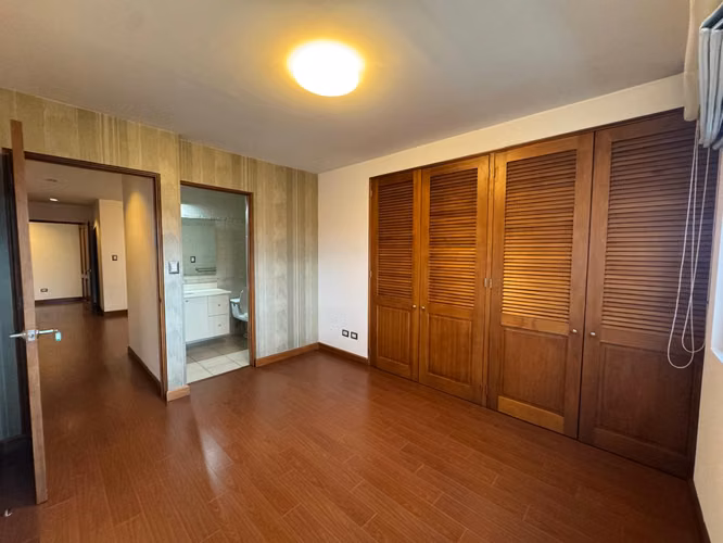 APARTAMENTO EN RENTA EN TORRE CONDESA ZONA 14 CON A/C Y BODEGA - Imagen 12