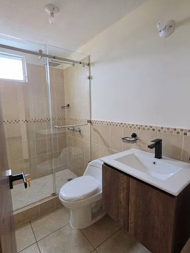 Vendo linda casa San Cristóbal / Bosques de San Marino Q1,990,000