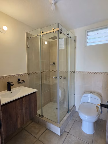 Vendo linda casa San Cristóbal/ Bosques de San Marino zona 8 Mixco Q1,990,000 - Imagen 16