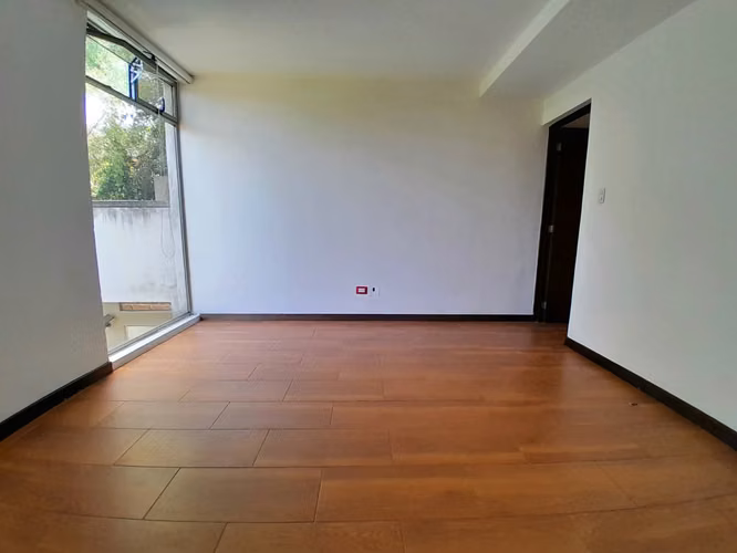 ALQUILO CASA MODERNA CON JARDÍN EN ZONA 15, DENTRO DE GARITA  - Imagen 10