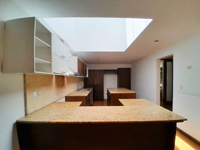 ALQUILO CASA MODERNA CON JARDÍN EN ZONA 15, DENTRO DE GARITA  - Imagen 5