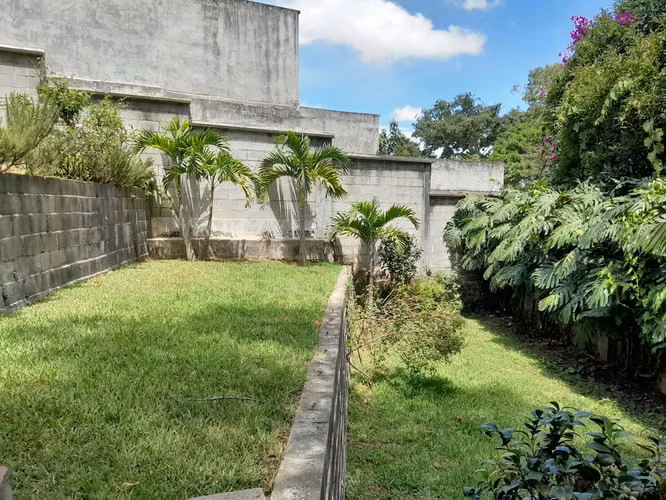 ALQUILO CASA MODERNA CON JARDÍN EN ZONA 15, DENTRO DE GARITA  - Imagen 2