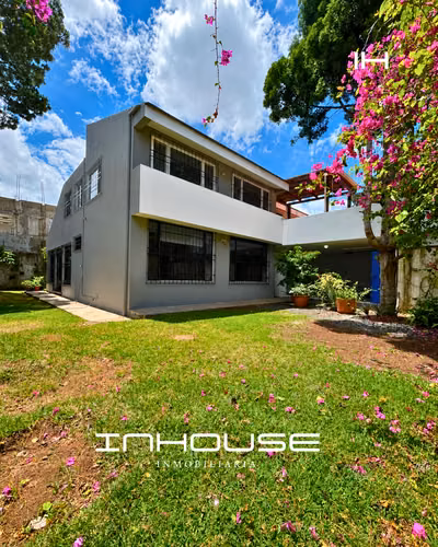 CASA EN RENTA ZONA 16 SAN GASPAR CON JARDÍN - Imagen 1