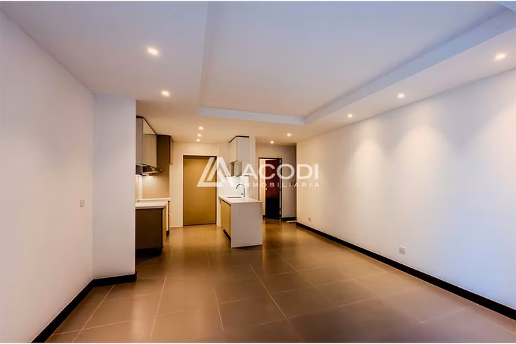 Apartamento con jardín en zona 13 - Imagen 2