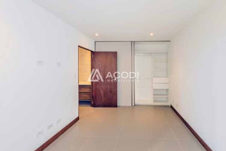 Apartamento con jardín en zona 13 - Imagen 7