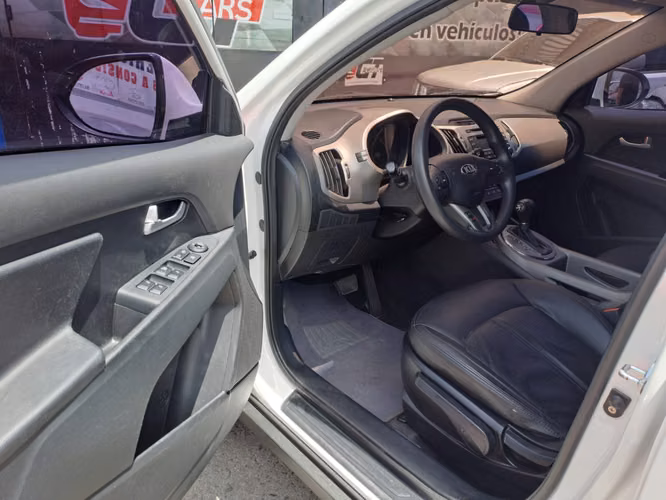 Kia Sportage Lx 2016 de Agencia Automática y Tiptronic un dueño Bien Cuidada - Imagen 8