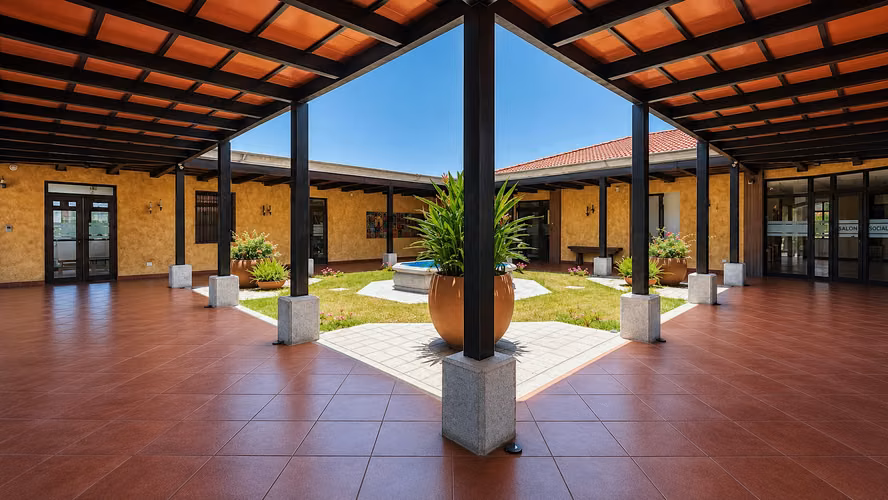CASA GRANDE EN RENTA A MINUTOS DE ANTIGUA 