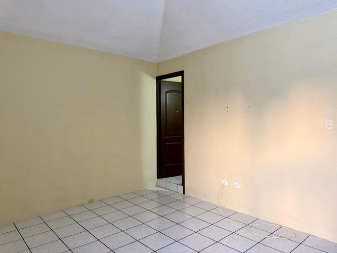 CASA EN RENTA EN ZONA 11, DENTRO DE CONDOMINIO 