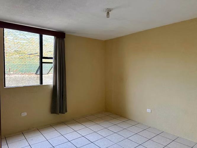 CASA EN RENTA EN ZONA 11, DENTRO DE CONDOMINIO 