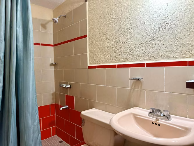CASA EN RENTA EN ZONA 11, DENTRO DE CONDOMINIO 