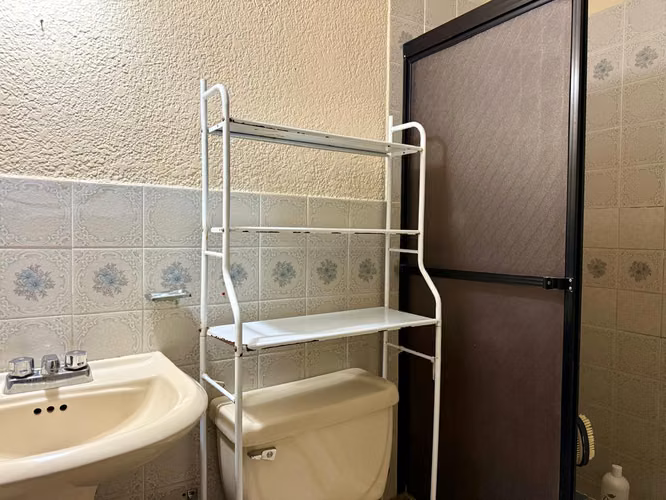 CASA EN RENTA EN ZONA 11, DENTRO DE CONDOMINIO 