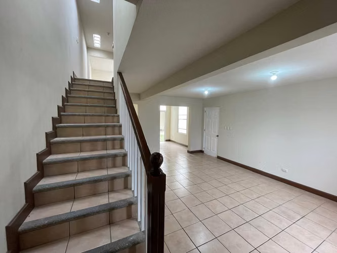 HERMOSA Y AMPLIA CASA EN VENTA EN EL NARANJO CONDOMINIO SAN BASILIO - Imagen 3