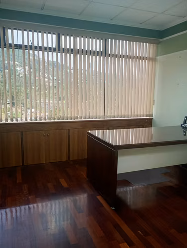 CLINICA EQUIPADA EN MULTIMEDICA ZONA 15 | MANTTO Y SECRETARIA INCLUIDO