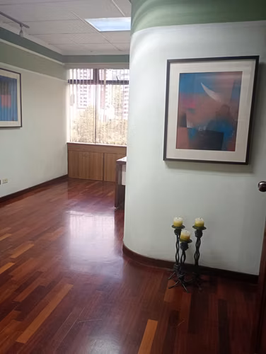 CLINICA EQUIPADA EN MULTIMEDICA ZONA 15 | MANTTO Y SECRETARIA INCLUIDO