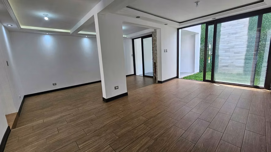 LINDA CASA EN RENTA EN LA VILLA ZONA 14 DENTRO DE CONDOMINIO