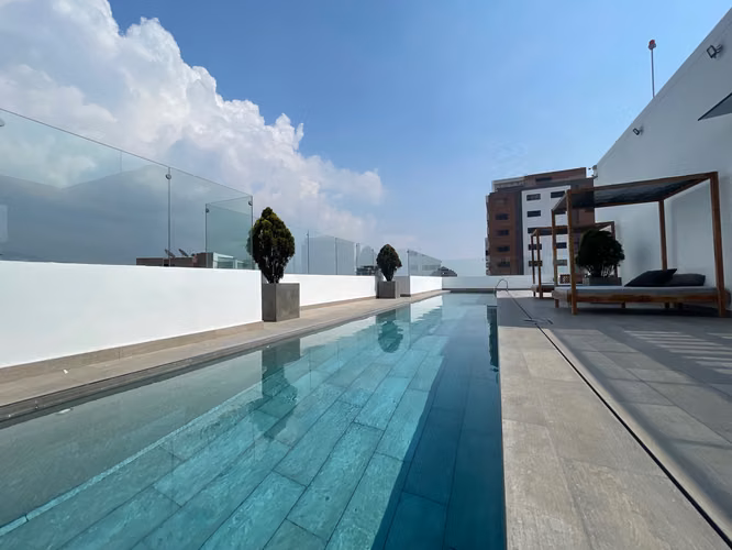 Rento apartamento en Zona 14 EDIFICIO EXCLUSIVO ROOFTOP CON PISCINA - Imagen 3