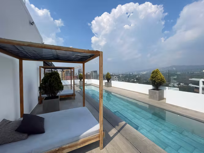 Rento apartamento en Zona 14 EDIFICIO EXCLUSIVO ROOFTOP CON PISCINA