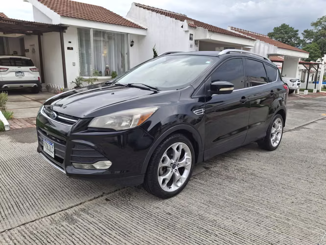 Ford Escape 2016 Titanium 2.0 Turbo Con 82,000 Millas Reales