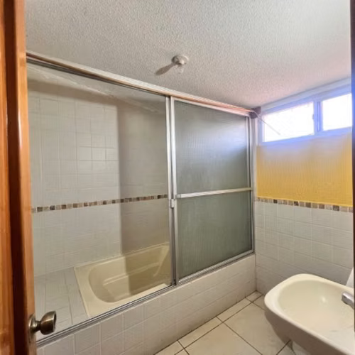 Casa en venta en Jardines de San Lucas Sacatepéquez - Imagen 14