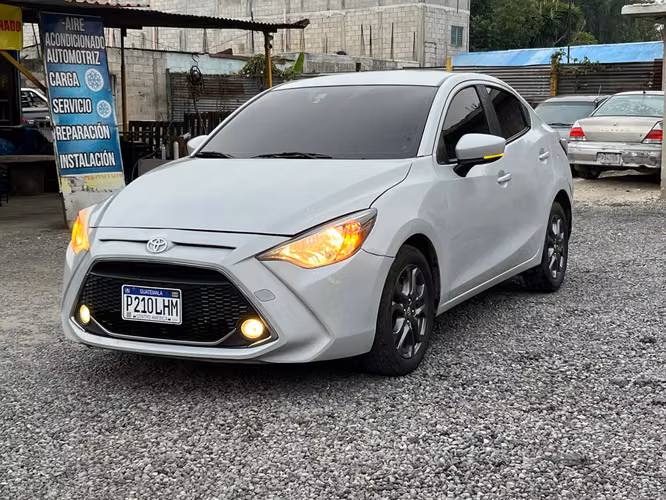 Toyota Yaris LE