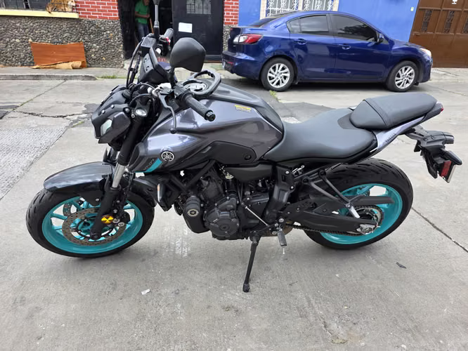 YAMAHA MT07 MODELO 2025 DE AGENCIA 847 KILOMETROS RECORRIDOS IMPECABLE  CASI NUEVA POQUITO NEGOCIABLE 