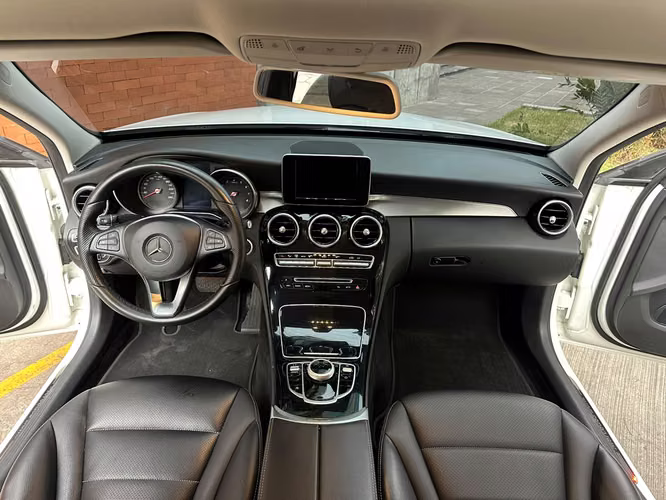 Mercedes Benz C180 1.6T año 2016 de agencia 
