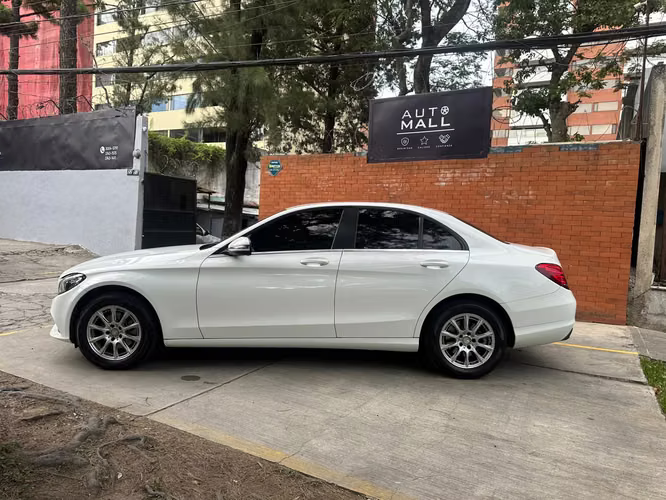 Mercedes Benz C180 1.6T año 2016 de agencia 