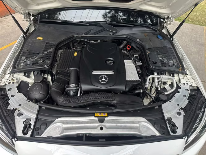 Mercedes Benz C180 1.6T año 2016 de agencia 