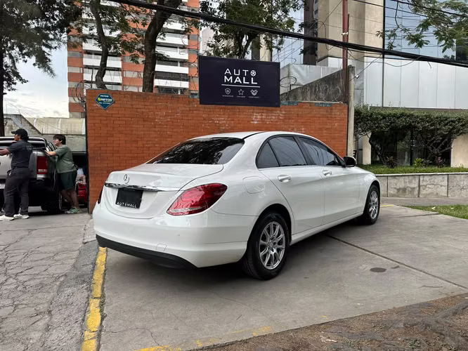 Mercedes Benz C180 1.6T año 2016 de agencia 