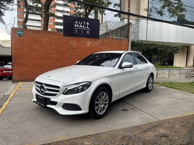 Mercedes Benz C180 1.6T año 2016 de agencia 