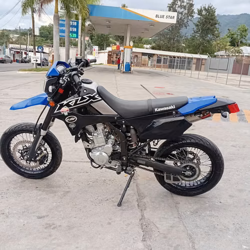 2021 KAWASAKI KLX 300 CC SUPER MOTO RECIEN INGRESADA !! - Imagen 3
