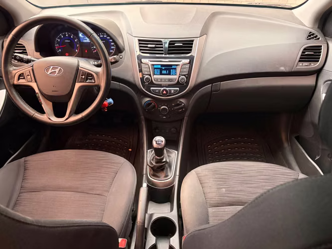 Hyundai Accent GLS de Agencia Modelo 2017 - Imagen 7