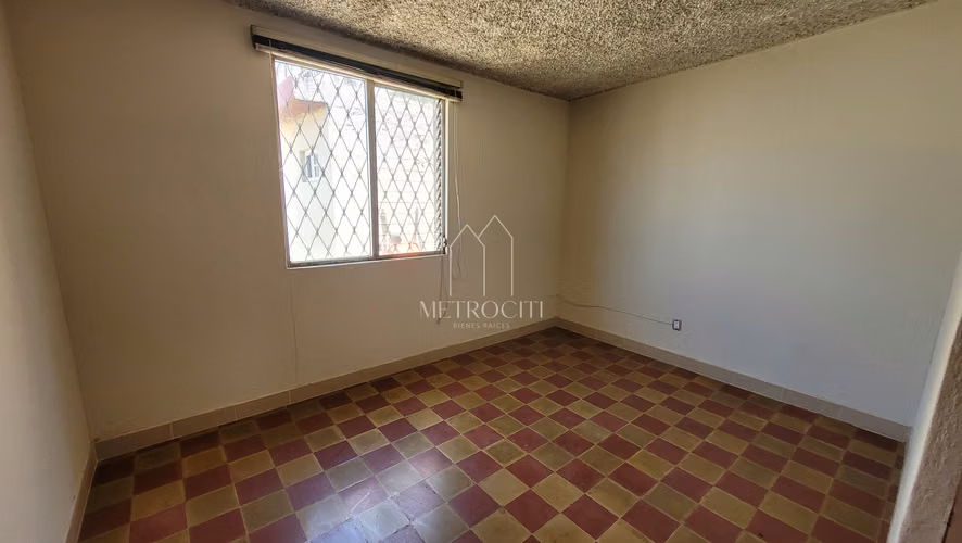 Se vende casa en zona 15 con amplio terreno  - Imagen 7