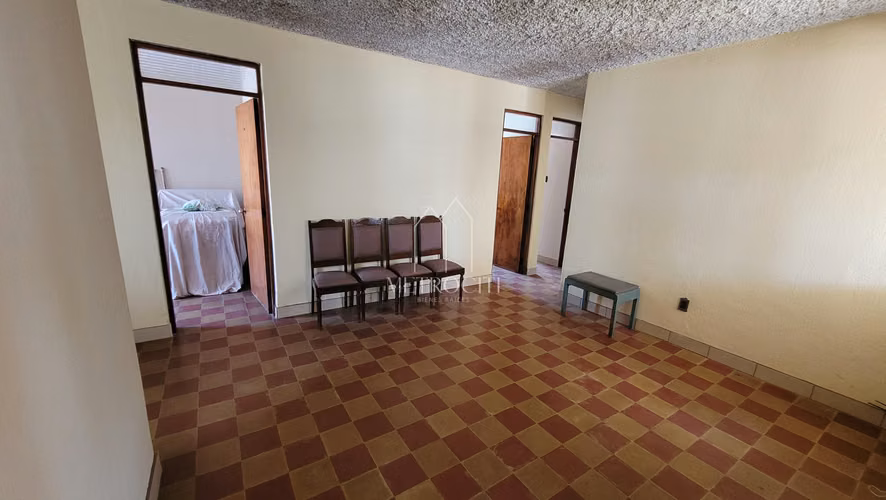 Se vende casa en zona 15 con amplio terreno  - Imagen 3