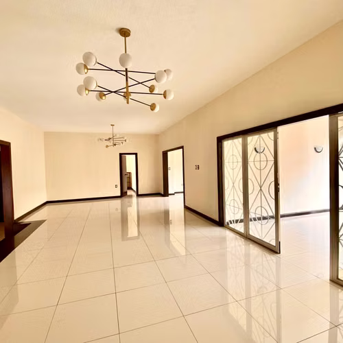 Zona 10 • Casa en Renta • Residencial Oakland - Miniatura 5