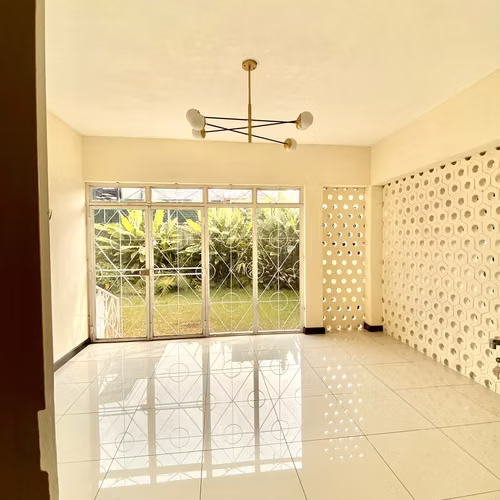 Zona 10 • Casa en Renta • Residencial Oakland - Miniatura 2
