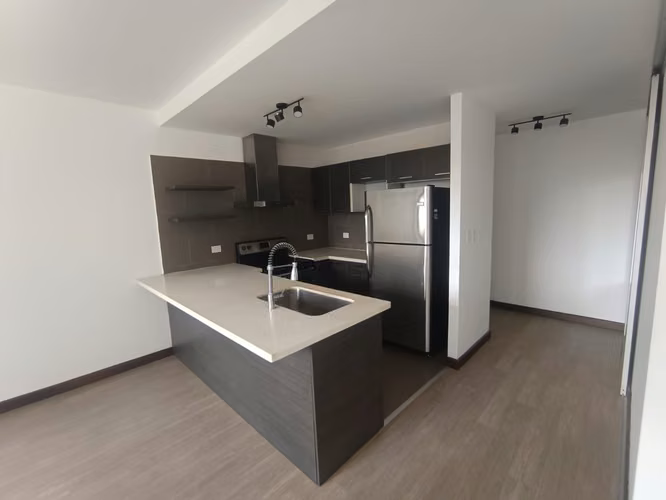APARTAMENTO EN RENTA EN EDIFICIO VEINTI4 ZONA 10 - Imagen 4