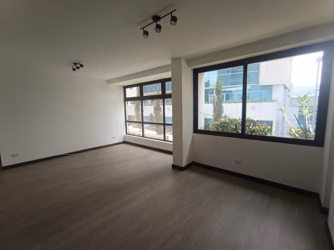 APARTAMENTO EN RENTA EN EDIFICIO VEINTI4 ZONA 10 - Imagen 2