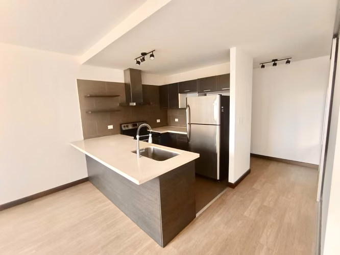 Zona 10 • Apartamento en Renta • Edificio Veinti4 - Miniatura 3